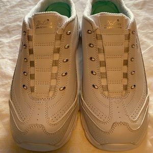 Skechers wide fit air-cool memory Foam size 10